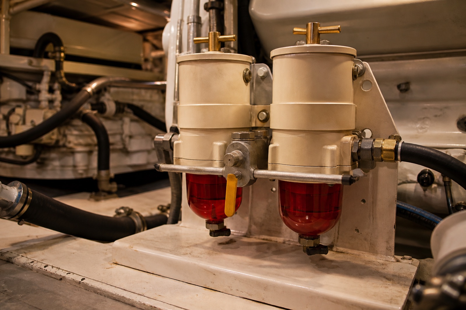 Marine Filtration Systems Guide: ISO 8217, Racor & Parker for Dubai, Fujairah & Khor Fakkan